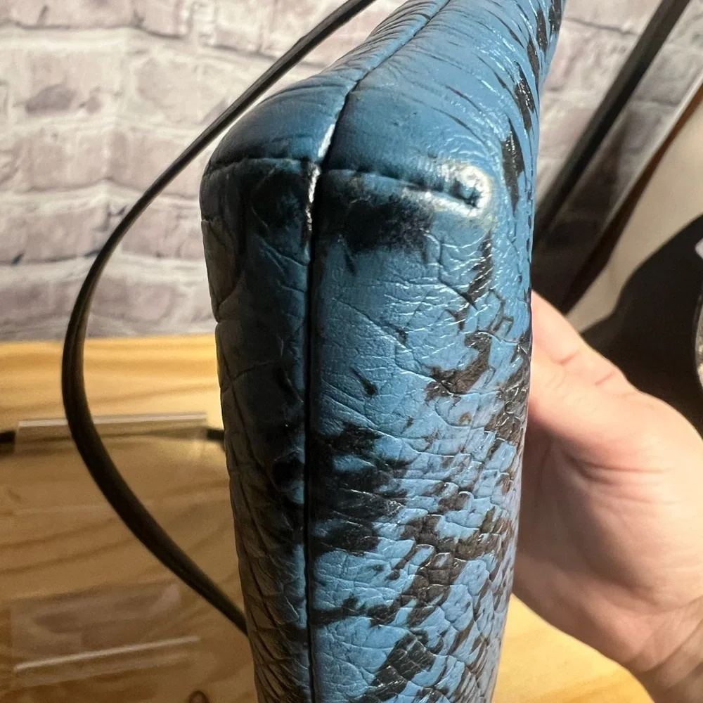 EUC Coach Two Tone Blue Python Embossed Leather Crossbody - Picture 5 of 7